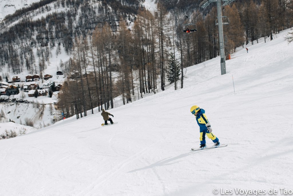 Débuter le snowboard enfant